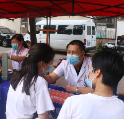 都市频道携手郑州民生耳鼻喉医院开展“健康社区行”活动，关怀零距离，服务